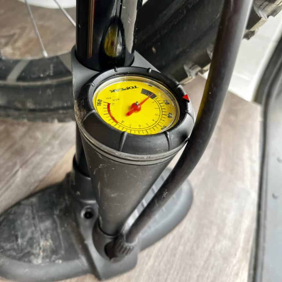 topeak joe blow bike pump with pressure gauge