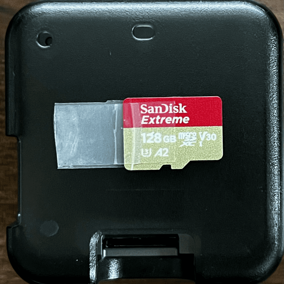 SanDisk 128GB sd card ontop of dji action 2 battery