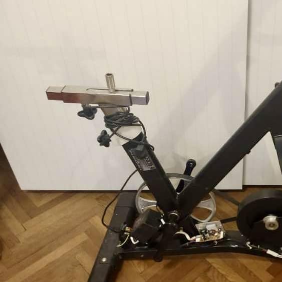 spinning bike without a saddle or clamp. round seat post only